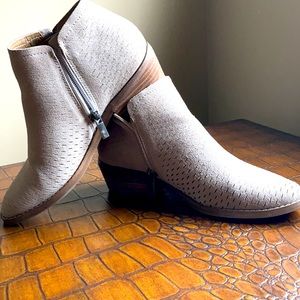 **Like New** Lucky Brand Gray Suede Booties sz 6.5
